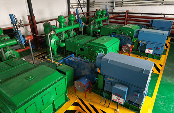 三缸單作用、五缸單作用與雙缸雙作用隔膜泵的核心區(qū)別及行業(yè)應(yīng)用